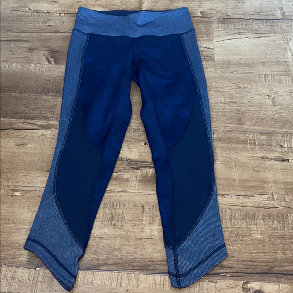 Lululemon Wunder Under blue Cropped Leggings size 6